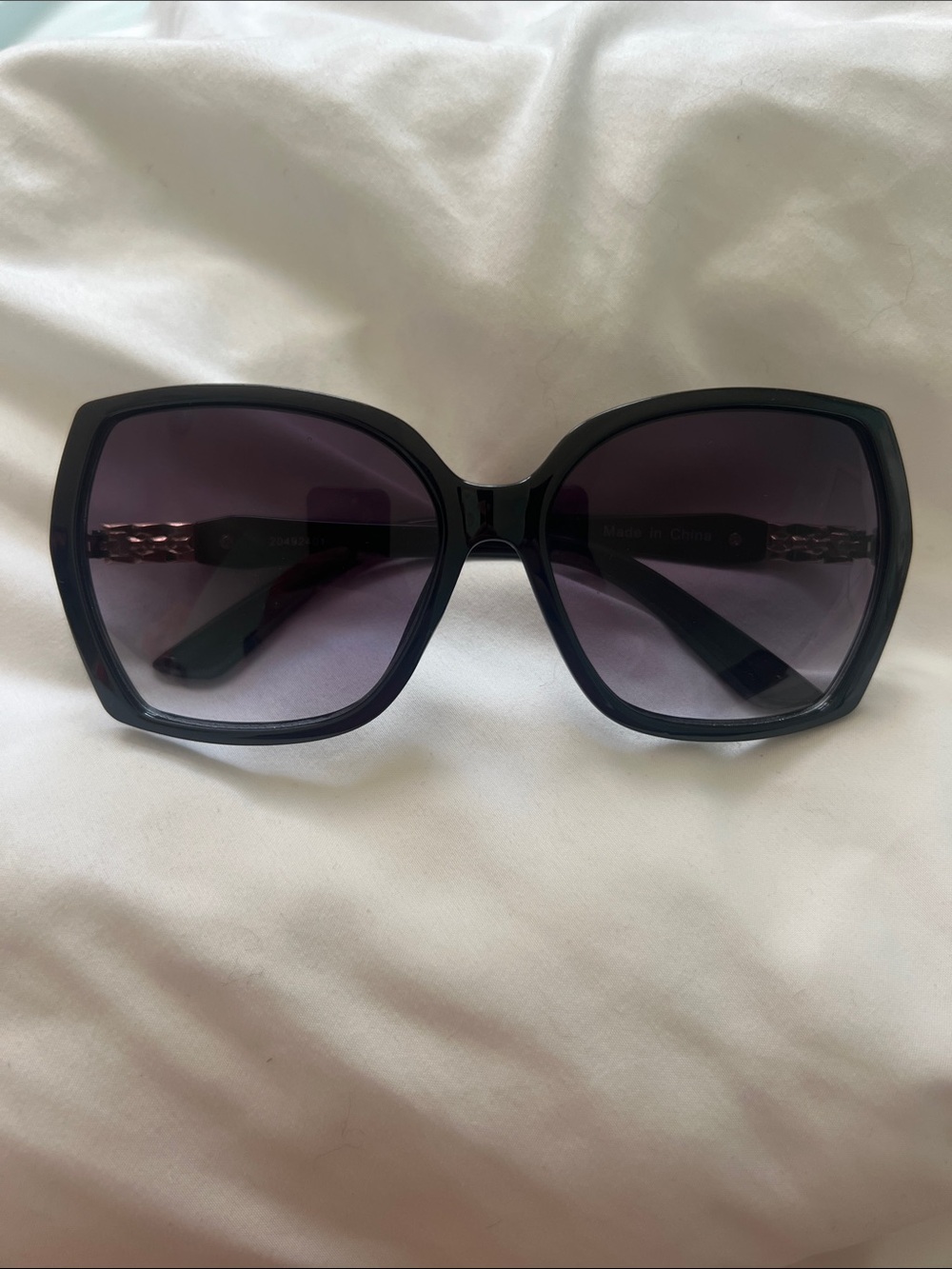 Black Oversized Women's Sunglasses